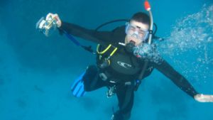 Students completing their openwater dives during a Learn to Dive Course with Pro Dive